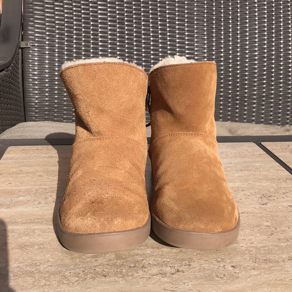 UGG KOOLABURRA Chestnut Short Mocasin Zip Boot 9 EUC - Picture 2 of 16